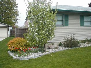 3234 Abington Dr NW, Grand Rapids, MI 49544