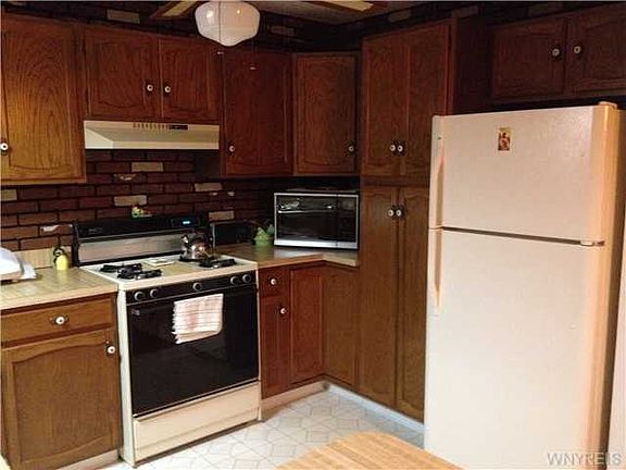 5th image of 28 Jesella Dr W