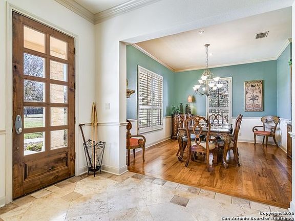 3rd image of 215 Hill Country Ln