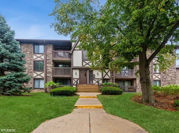 525 Cumnor Rd APT 105-E, Westmont, IL 60559