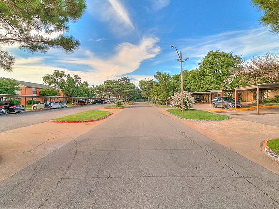 3rd image of 5904 S Harvey Ave #5901B