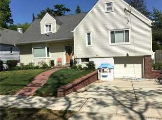 564 Saddle Ridge Rd, Woodmere, NY 11598