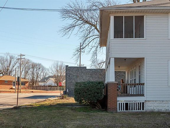 5th image of 301 E McCasland Ave