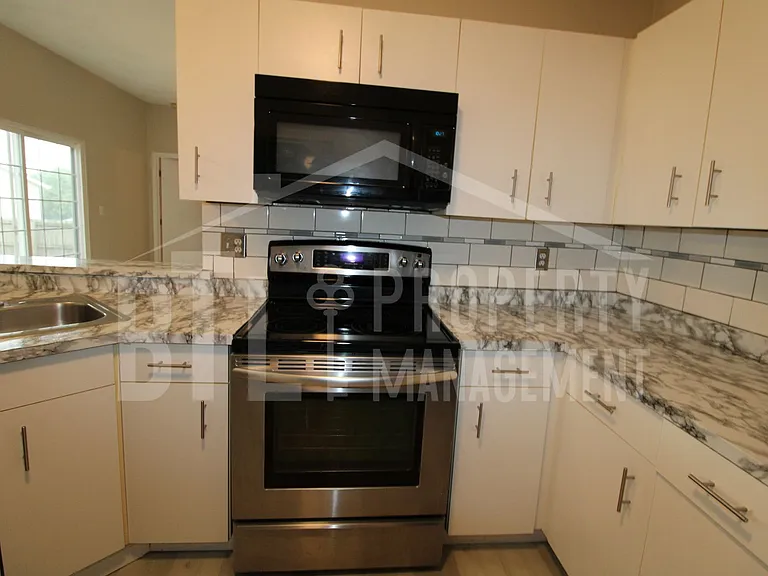 240 Fox Ridge Rd — Photo 15
