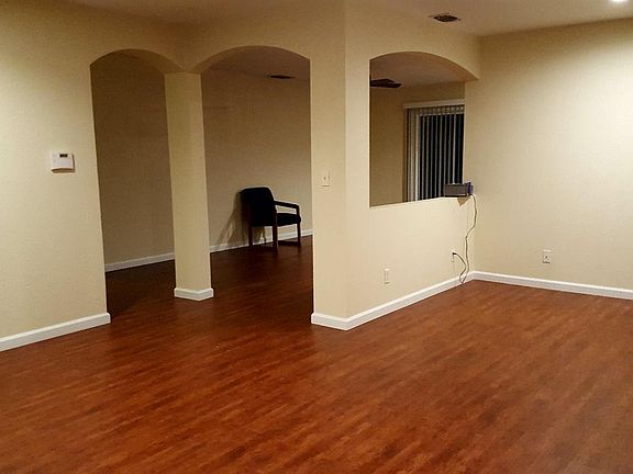 3rd image of 1403 Old West Dr