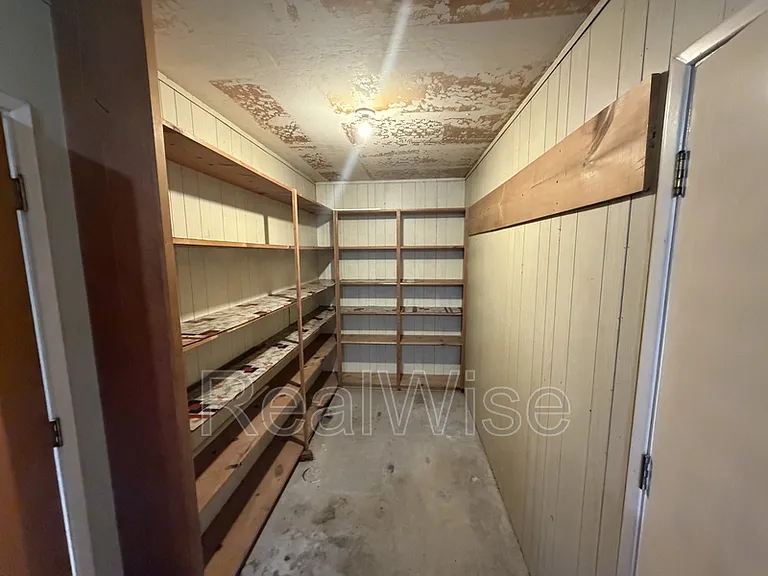 710 NW Midland Ave — Photo 44