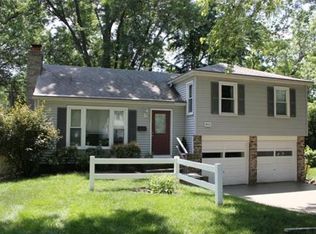 8615 W 68th Ter, Overland Park, KS 66204