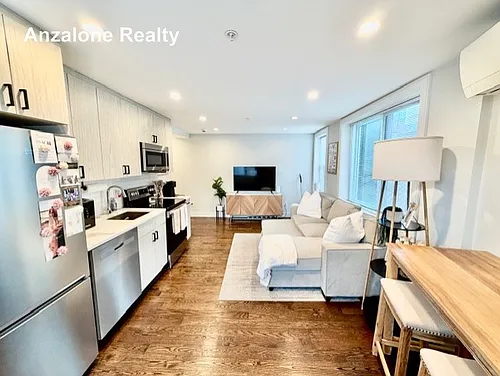 366 Hanover St #4 Photo 1