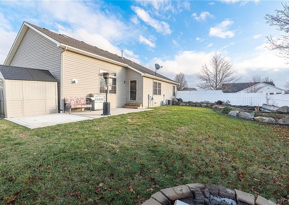 3300 Sioux Dr, Piqua, OH 45356 Zillow