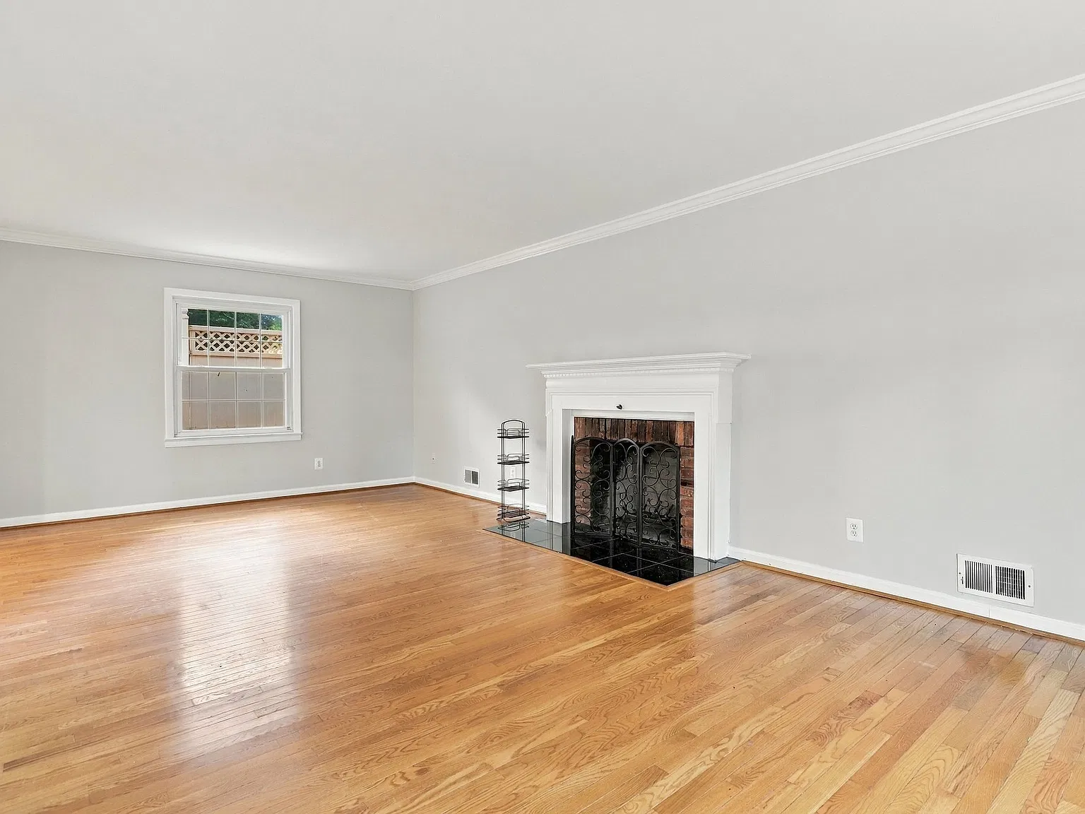 4 bed, 3.5 bath, 1824 sqft, $3,600 — Photo 4
