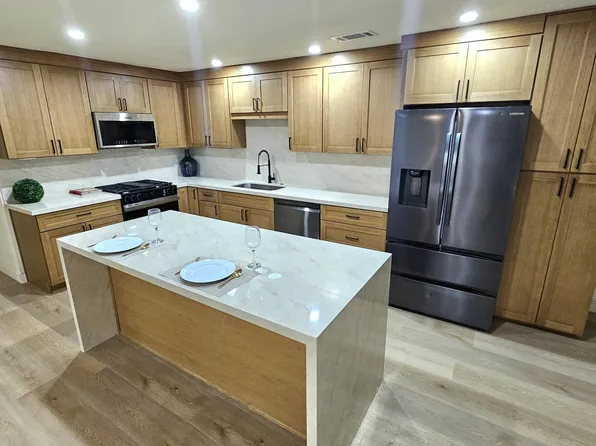 2232 E MITCHELL Drive, Phoenix, AZ 85016