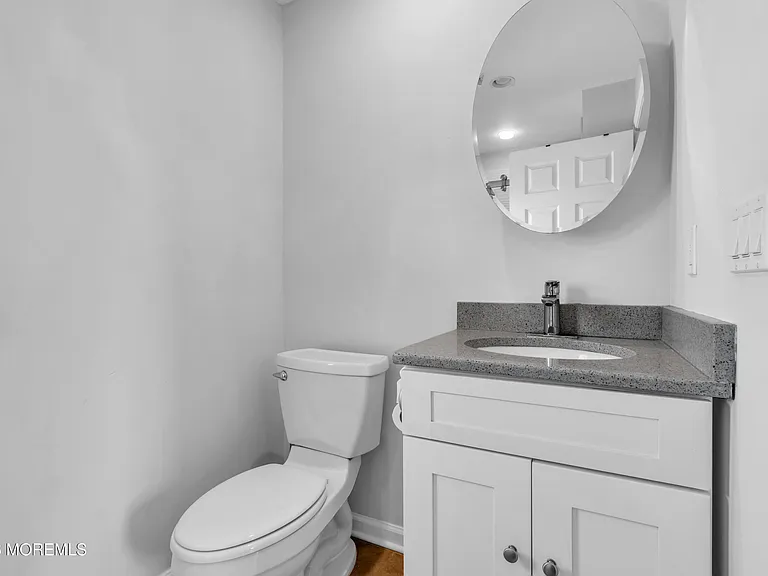27 Arnold Ave — Photo 17
