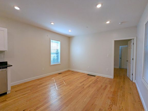 4th image of 44 Cogswell Ave