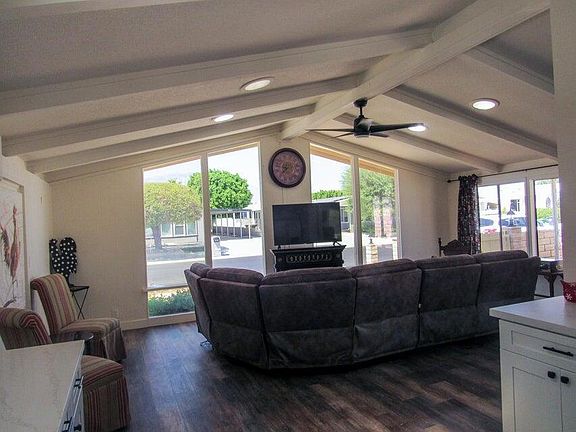 4th image of 38520 Commons Valley Dr