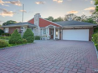 29 Geranium Pl, Wallington, NJ 07057