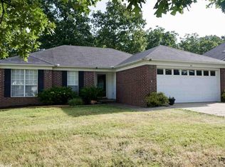 66 Park Ridge Dr, Maumelle, AR 72113