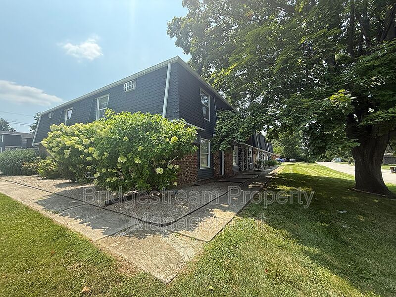 1st image of 144 Forest St