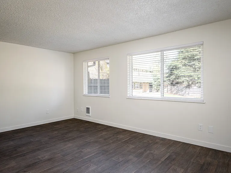 Shady Glen Apartments — Photo 15