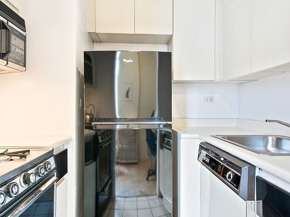 4th image of 343 E 74th St APT 12D