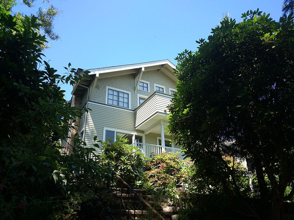 2nd image of 2617 Boyer Ave E