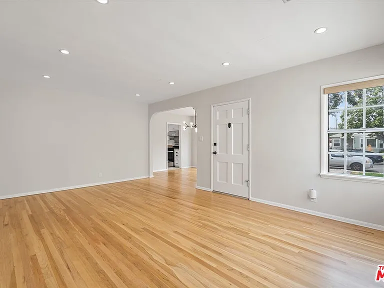 8348 Reading Ave — Photo 7