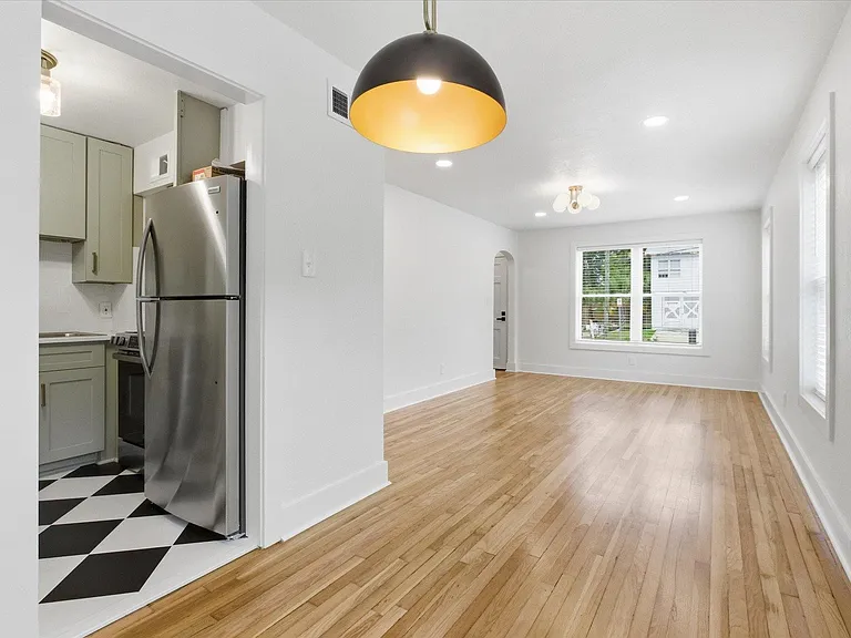 421 E Jennings St — Photo 14