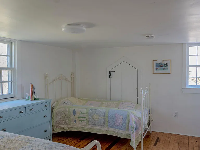 127 Willow Ave — Photo 24