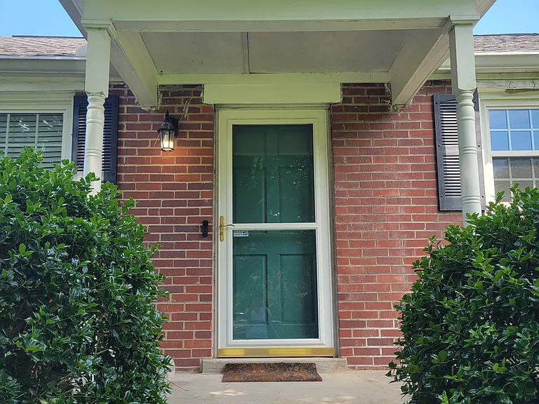 200 Graylynn Dr — Photo 2