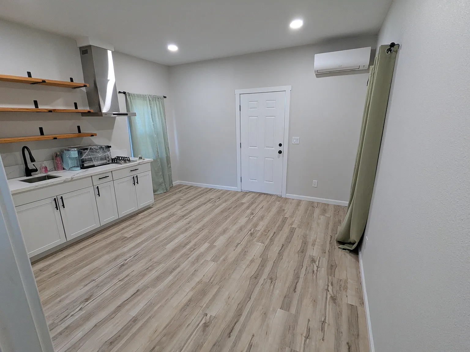1 bed, 340 sqft, $900 — Photo 3
