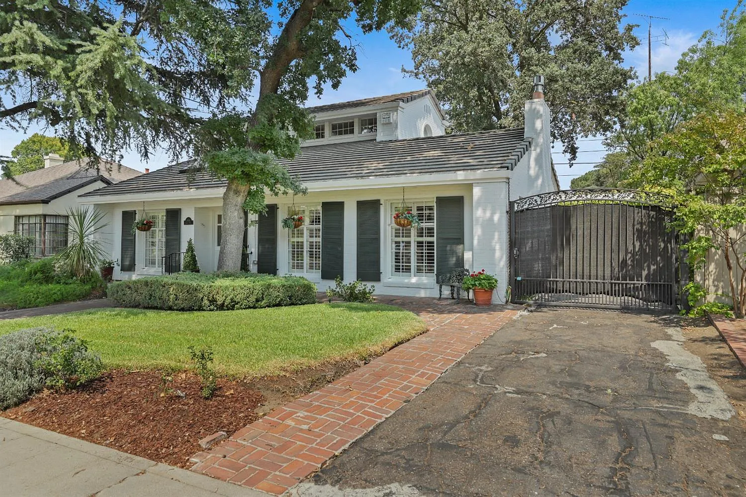 3016 Dwight Way photo 1