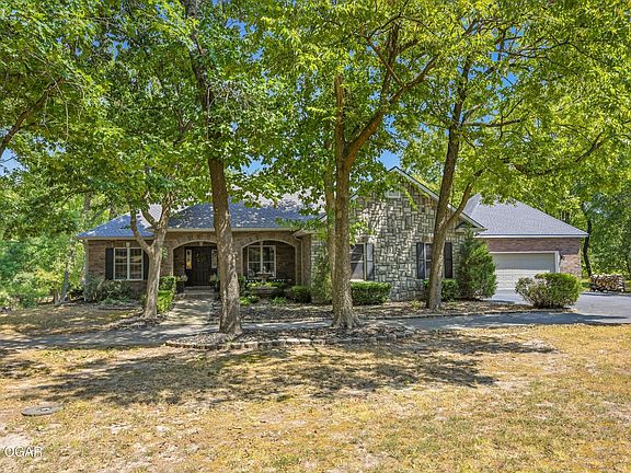4th image of 604 Split Rail Dr