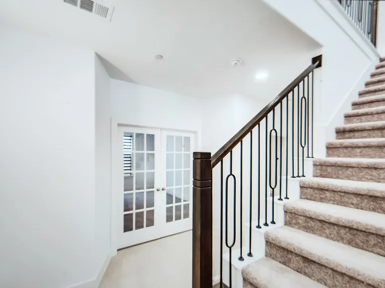 104 Harwood Dr — Photo 9