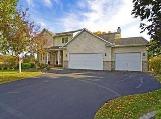 10981 Blossom Rd, Eden Prairie, MN 55347