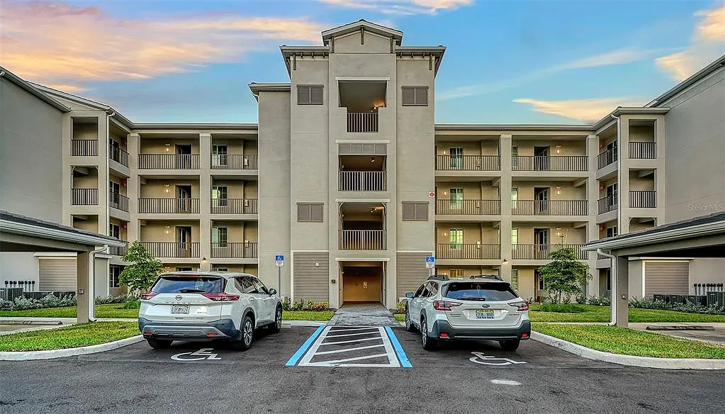 3 bed, 2.0 bath, 1301 sqft, $6,500 — Photo 2