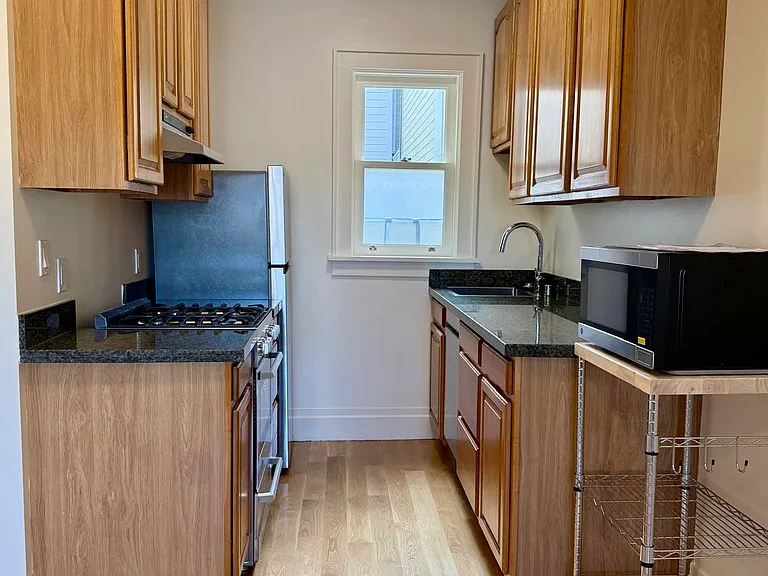 1476 Valencia St #9 — Photo 7