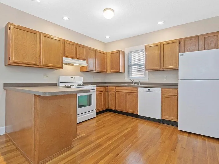 549 Main St #1 — Photo 8