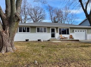 122 S Evergreen Ln, Bloomington, IL 61704
