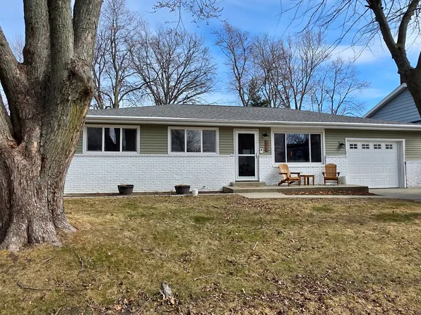 122 S Evergreen Ln, Bloomington, IL 61704