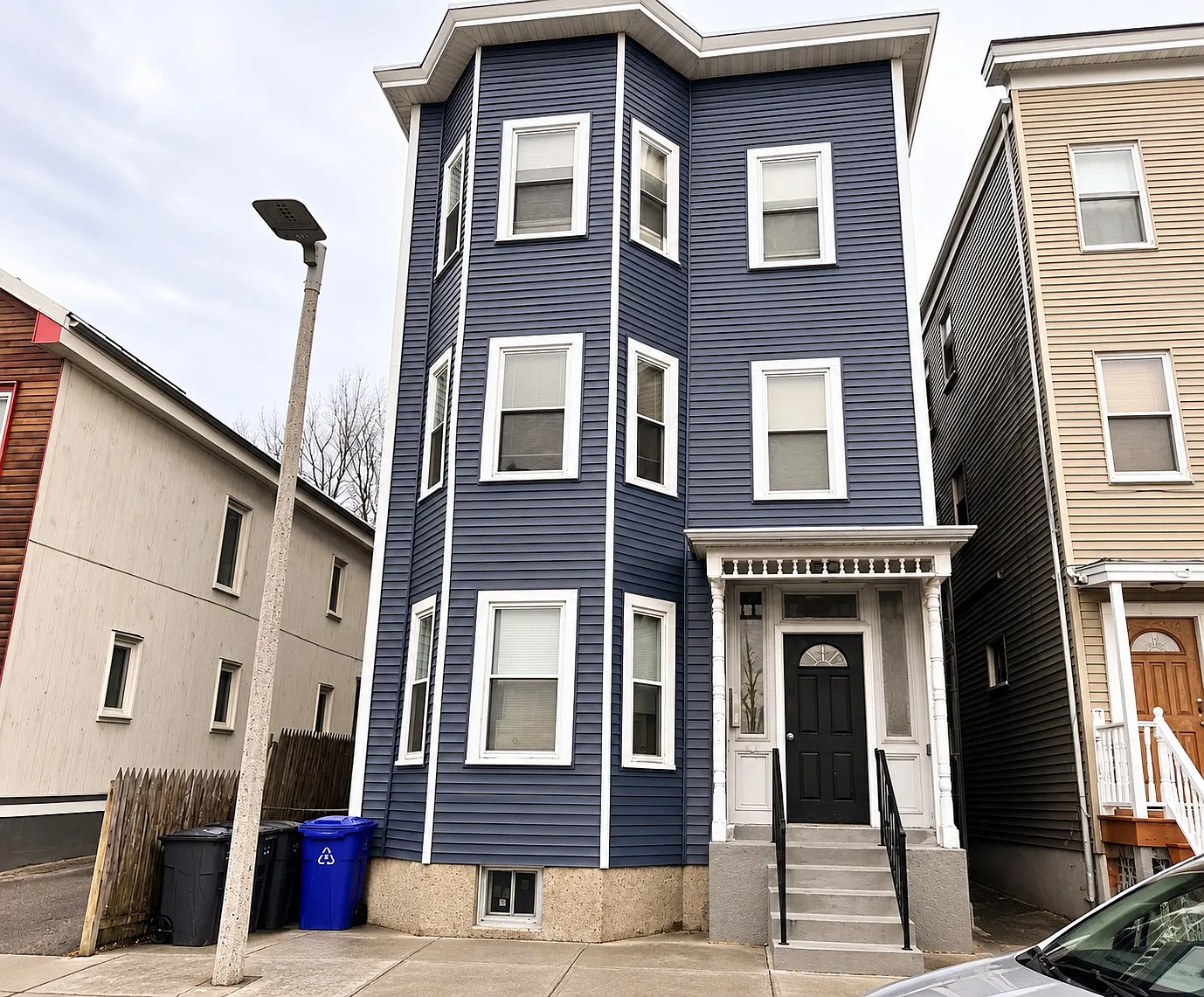 3 bed, 1.5 bath, 1250 sqft, $2,850 — Photo 1