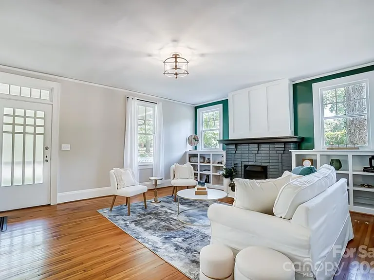 1217 S York St — Photo 5