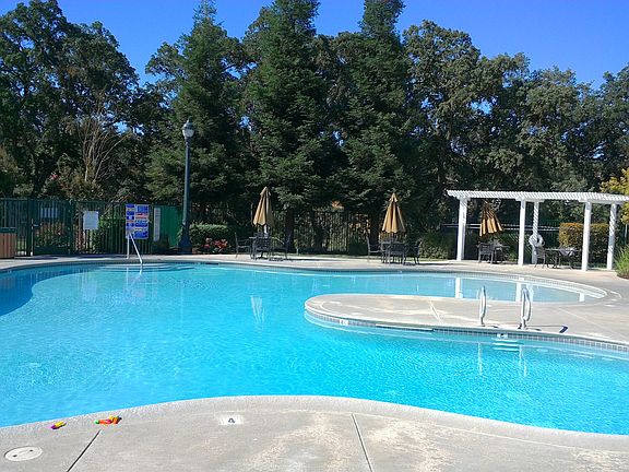 3rd image of 13605 Rivercrest Dr