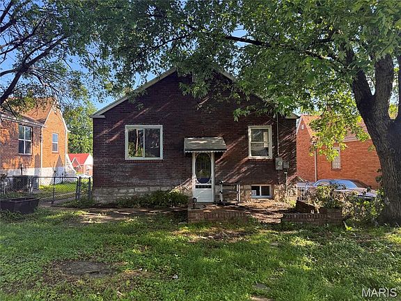 3rd image of 472 Kingston Dr