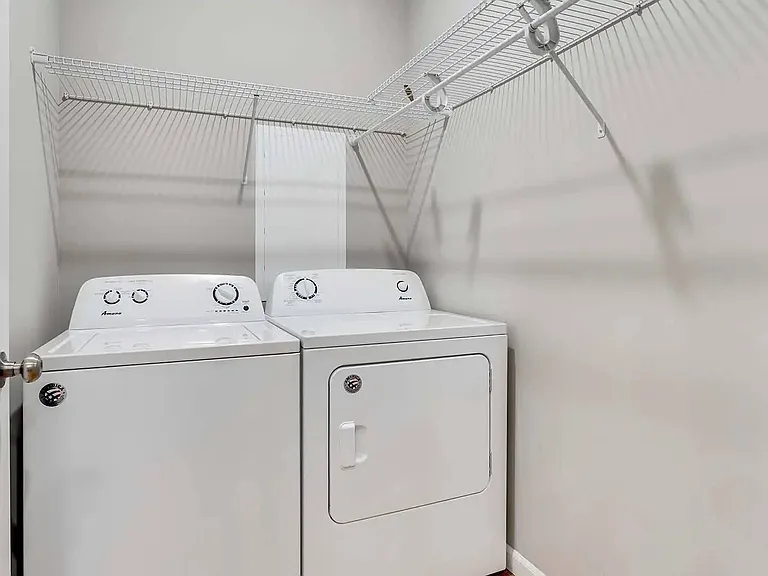 Circle Pines, MN Lexington Lofts | Boden | Laundry