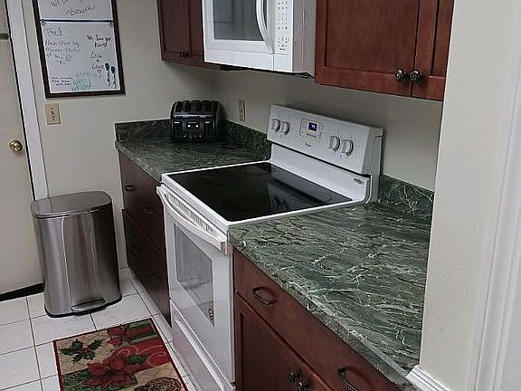 3rd image of 3470 Laurel Dr