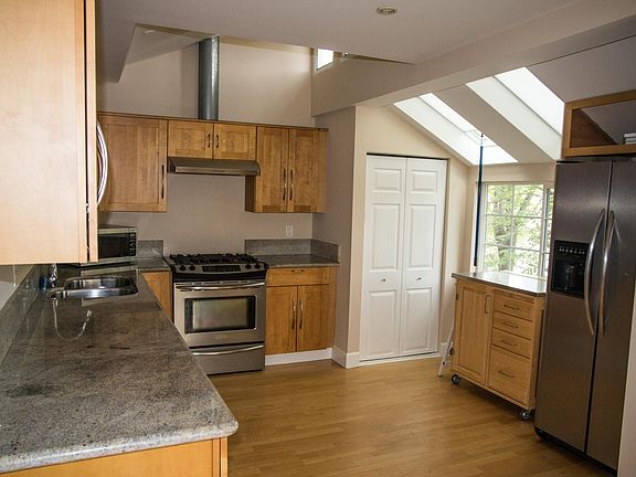 4th image of 2446 N Gower St #1
