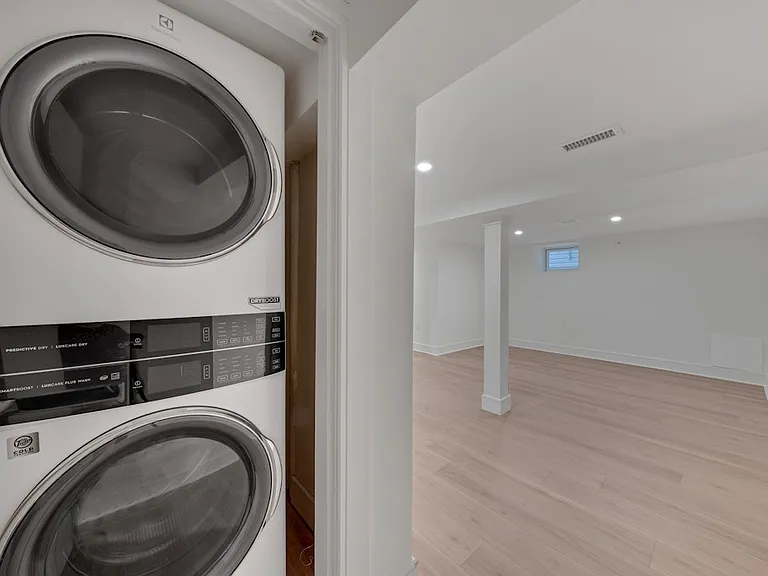 20 Lexington Ave — Photo 5