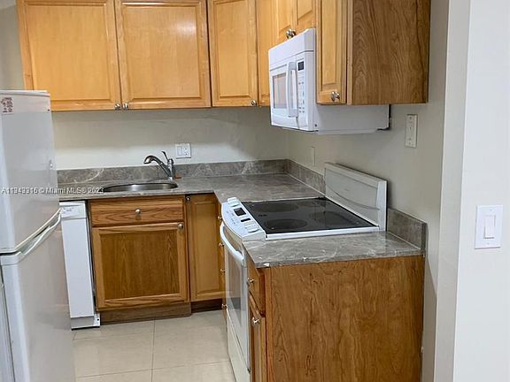 3rd image of 712 SW 8th Ave
