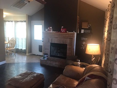 LR with vaulted ceilings