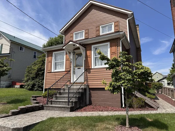 1120 Cambria St, Nanty Glo, PA 15943