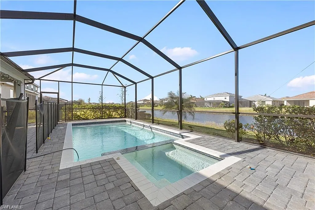 3 bed, 3.0 bath, 2217 sqft, $3,600 — Photo 2